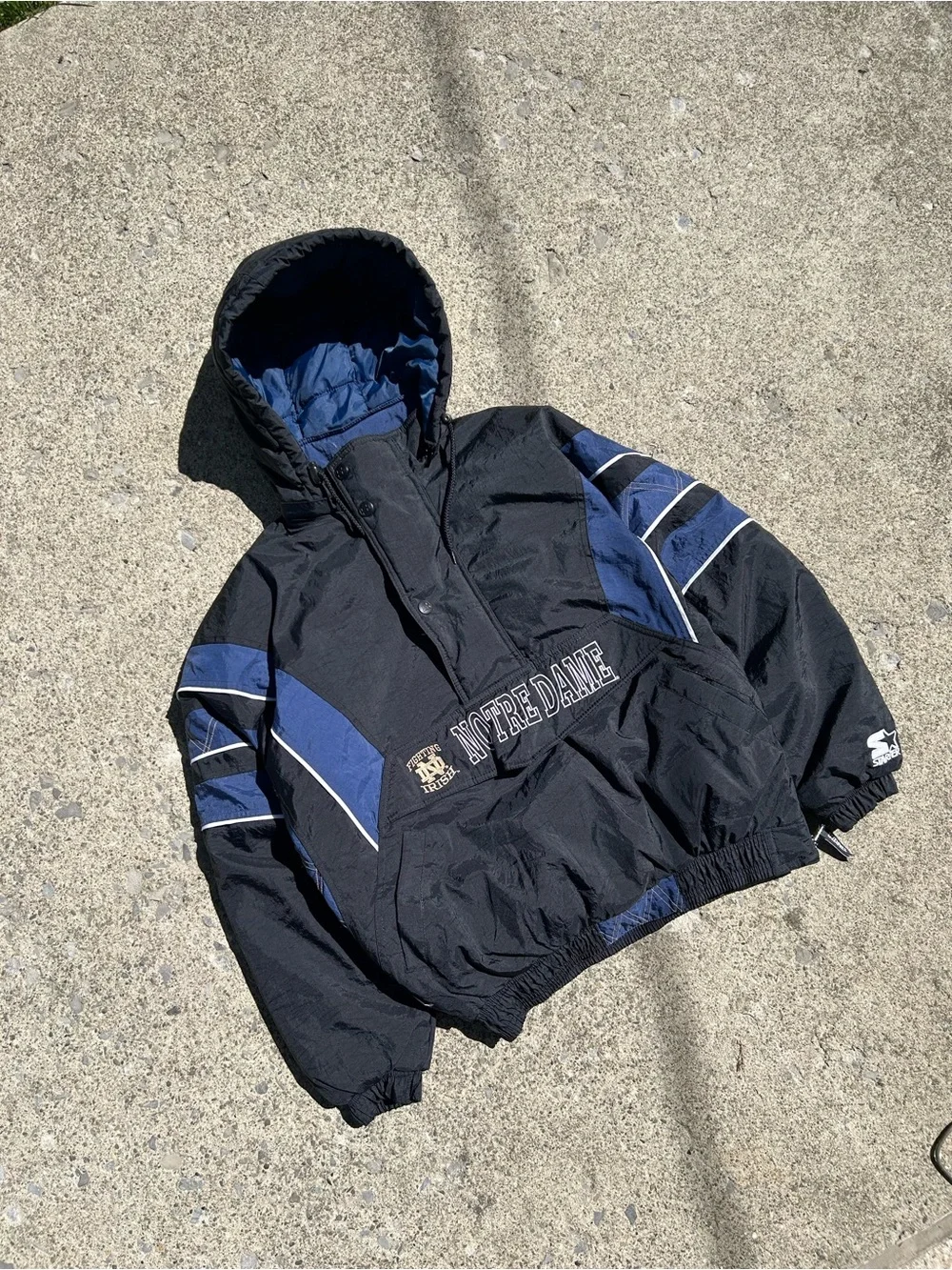 Vintage 90’s STARTER Black and Navy Notre Dame Pullover Puffer Jacket